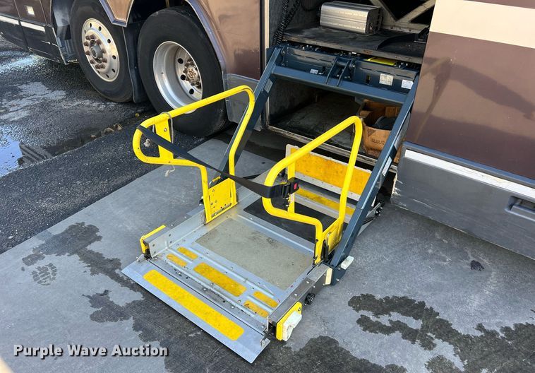 image for item NI9037 2003 Prevost  coach bus