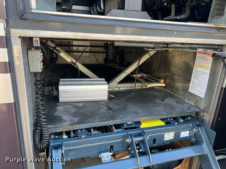 image for item NI9037 2003 Prevost  coach bus