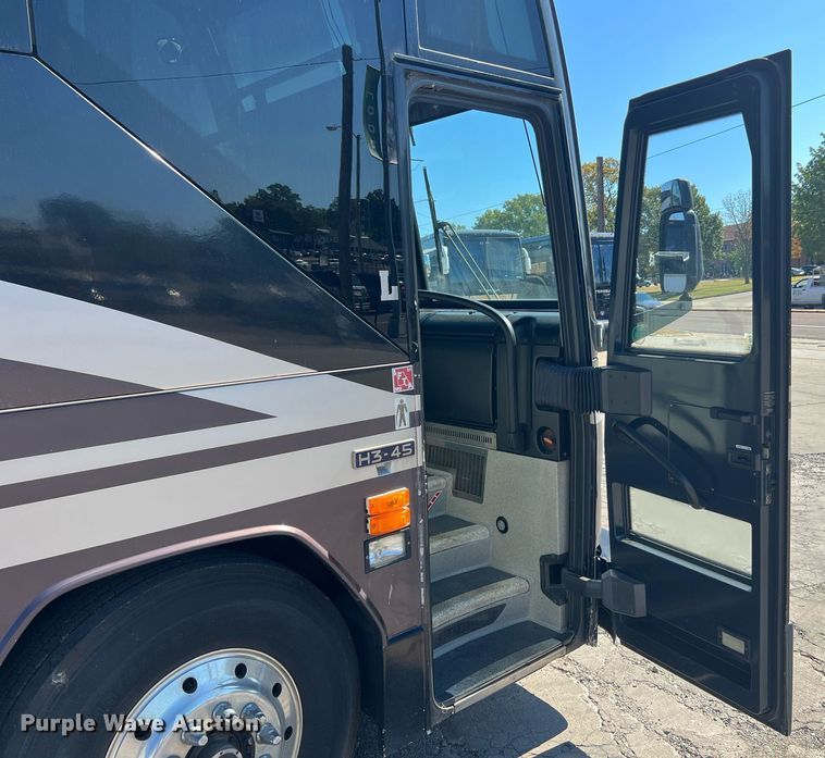 image for item NI9037 2003 Prevost  coach bus