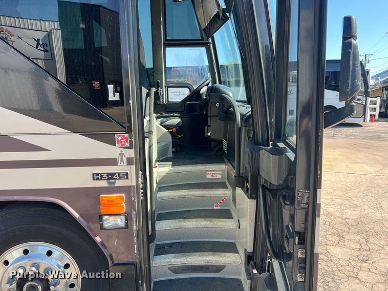 image for item NI9037 2003 Prevost  coach bus