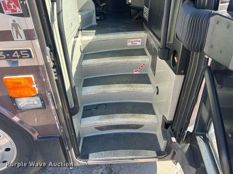 image for item NI9037 2003 Prevost  coach bus