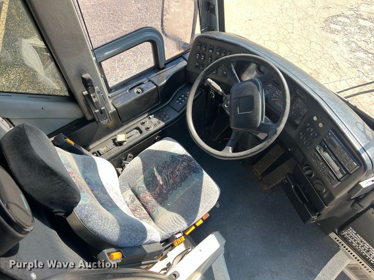image for item NI9037 2003 Prevost  coach bus