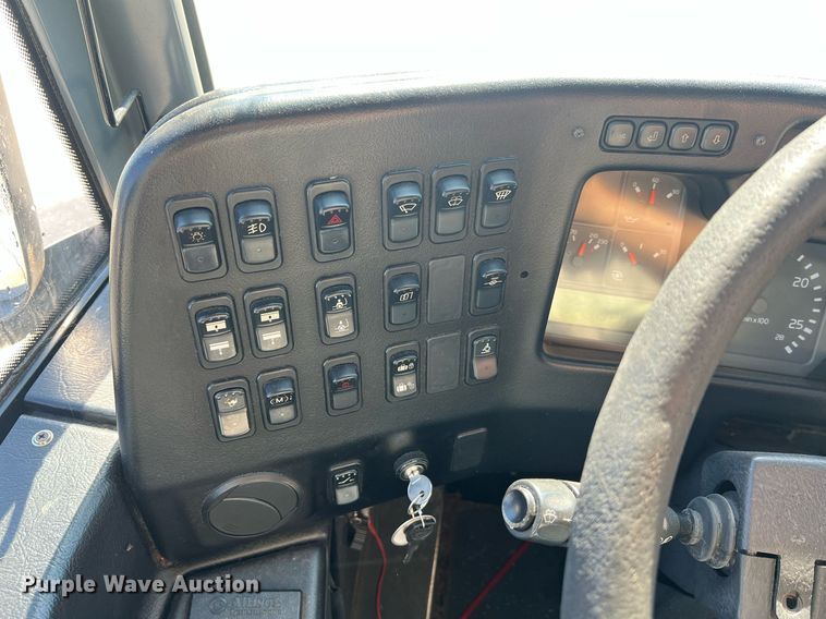 image for item NI9037 2003 Prevost  coach bus