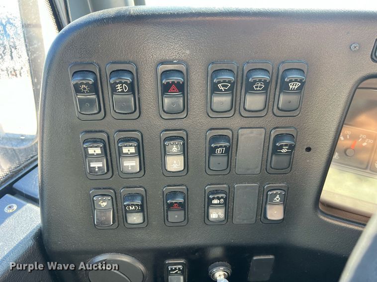 image for item NI9037 2003 Prevost  coach bus