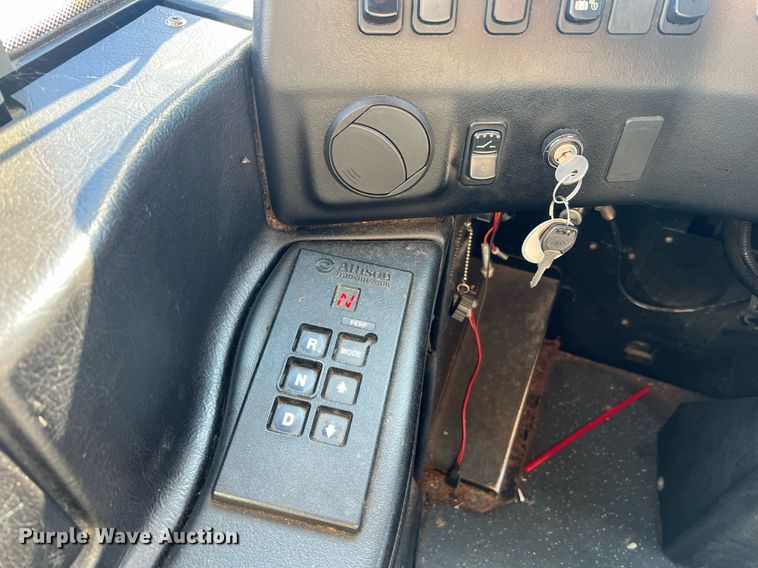 image for item NI9037 2003 Prevost  coach bus