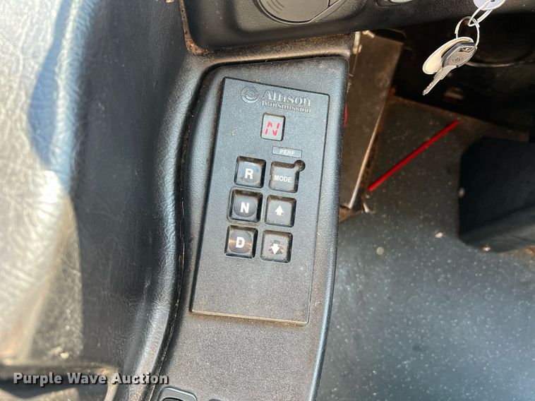 image for item NI9037 2003 Prevost  coach bus