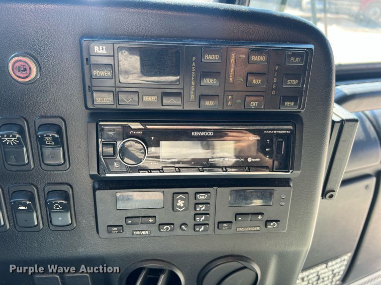 image for item NI9037 2003 Prevost  coach bus