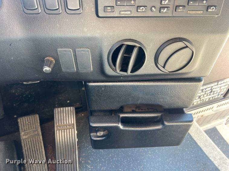 image for item NI9037 2003 Prevost  coach bus