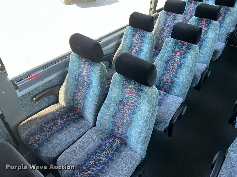 image for item NI9037 2003 Prevost  coach bus