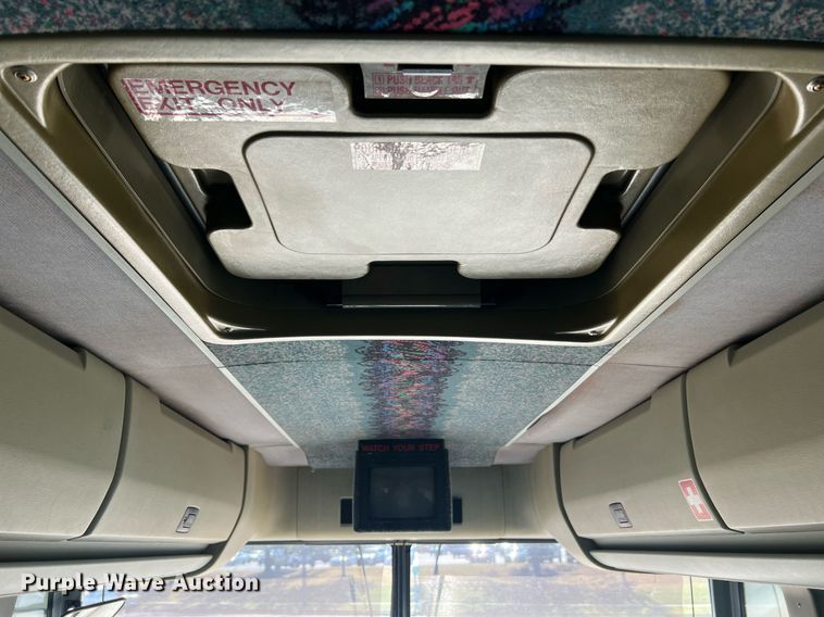 image for item NI9037 2003 Prevost  coach bus
