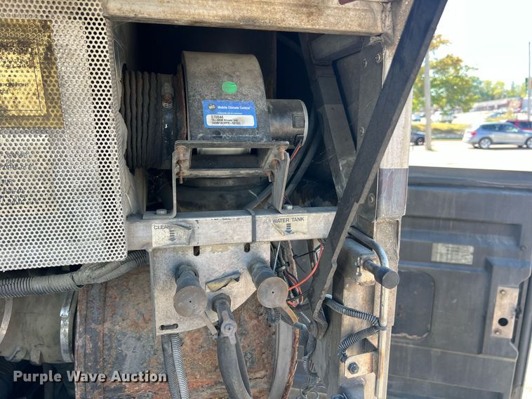 image for item NI9037 2003 Prevost  coach bus