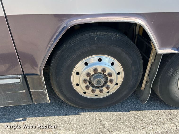 image for item NI9037 2003 Prevost  coach bus