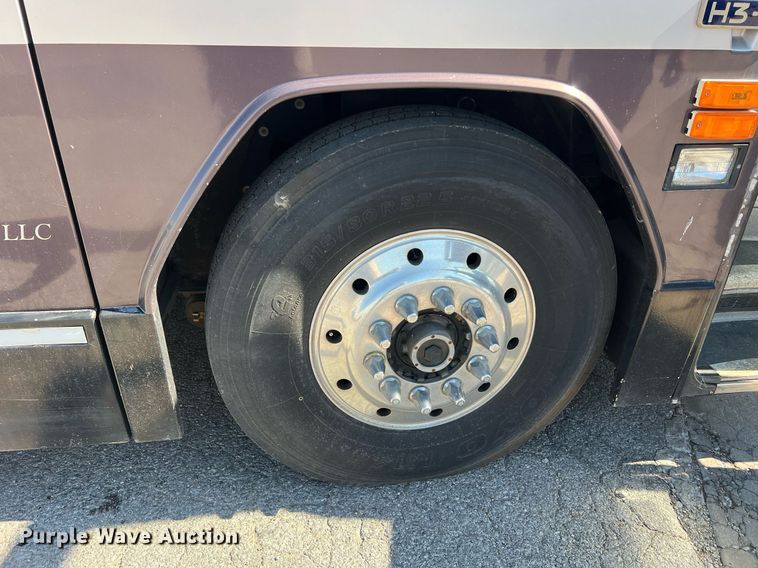 image for item NI9037 2003 Prevost  coach bus