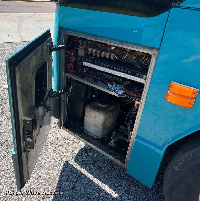 image for item NI9038 1998 Prevost  coach bus