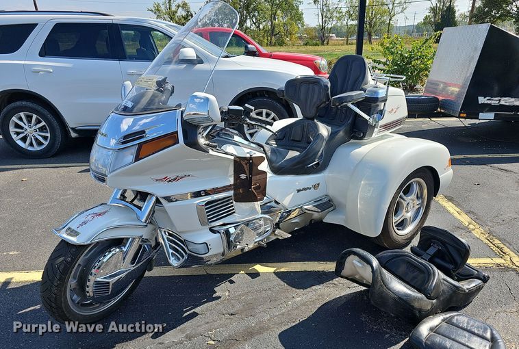 image for item NJ9842 1997 Honda Gold Wing Aspencade  motorcycle