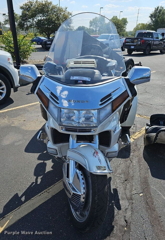 image for item NJ9842 1997 Honda Gold Wing Aspencade  motorcycle