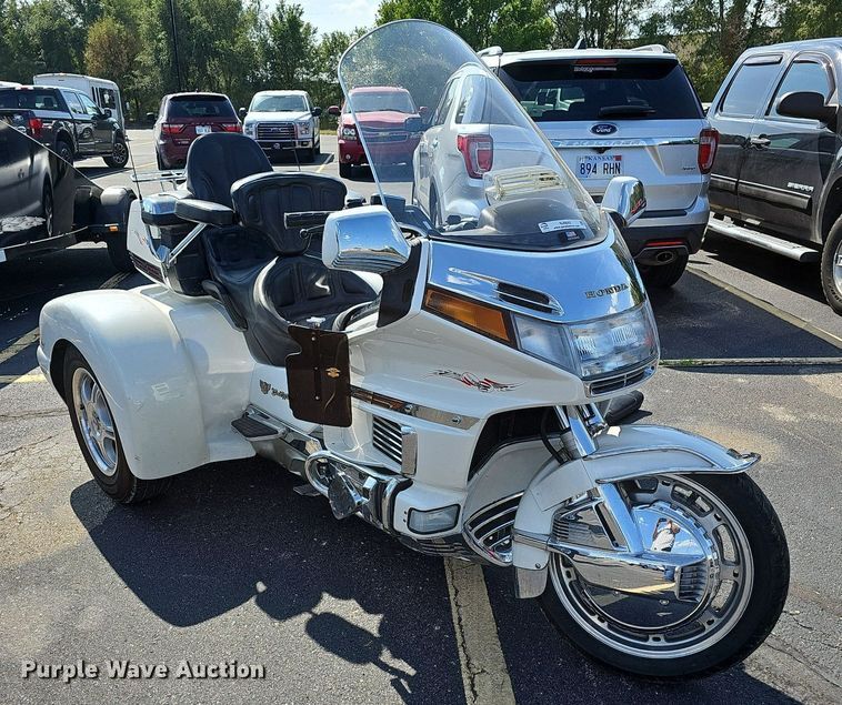 image for item NJ9842 1997 Honda Gold Wing Aspencade  motorcycle