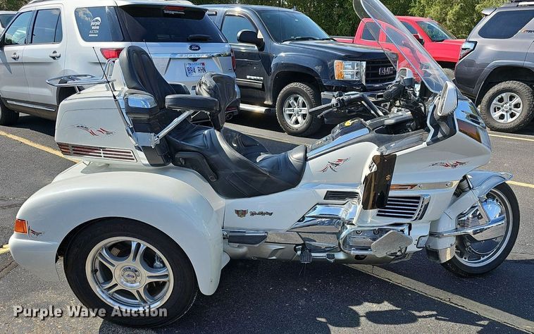 image for item NJ9842 1997 Honda Gold Wing Aspencade  motorcycle