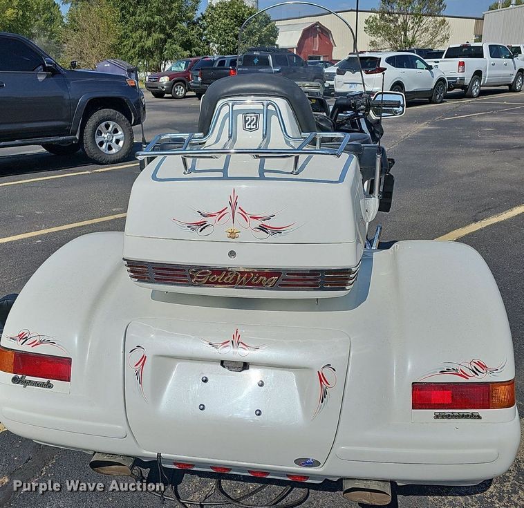 image for item NJ9842 1997 Honda Gold Wing Aspencade  motorcycle