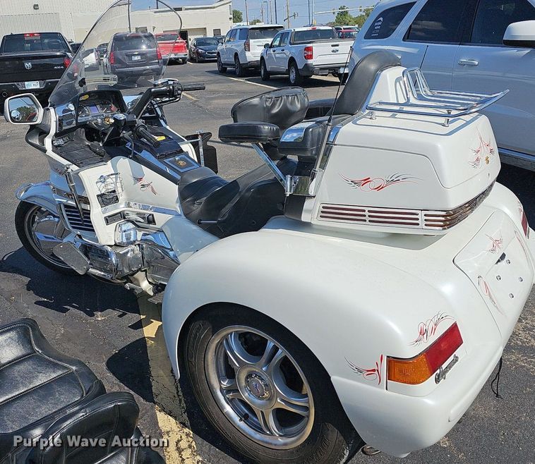 image for item NJ9842 1997 Honda Gold Wing Aspencade  motorcycle