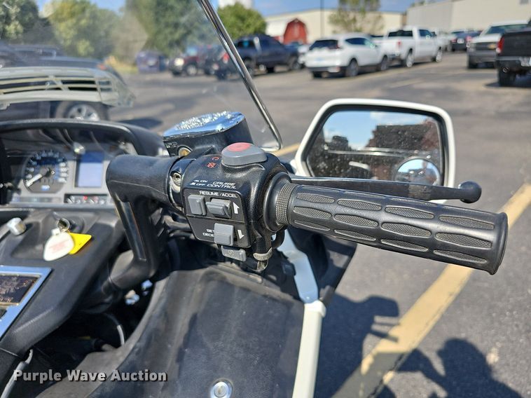 image for item NJ9842 1997 Honda Gold Wing Aspencade  motorcycle