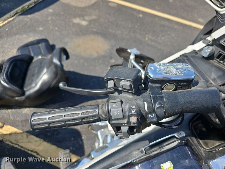 image for item NJ9842 1997 Honda Gold Wing Aspencade  motorcycle