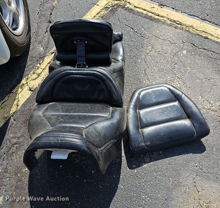 image for item NJ9842 1997 Honda Gold Wing Aspencade  motorcycle