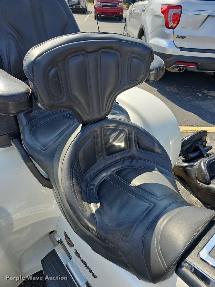 image for item NJ9842 1997 Honda Gold Wing Aspencade  motorcycle