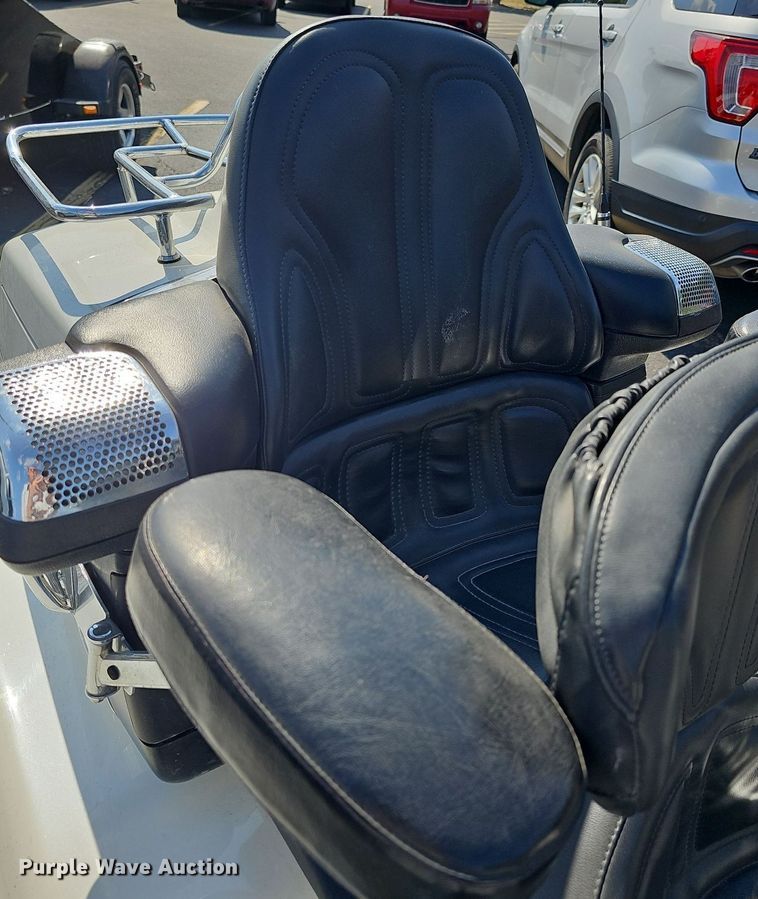 image for item NJ9842 1997 Honda Gold Wing Aspencade  motorcycle