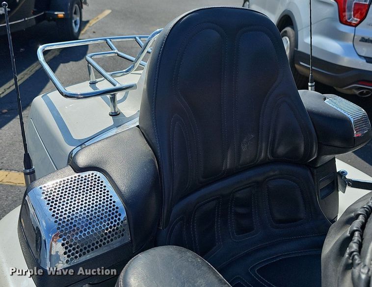 image for item NJ9842 1997 Honda Gold Wing Aspencade  motorcycle