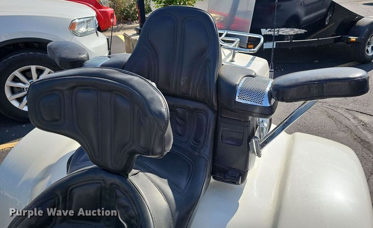 image for item NJ9842 1997 Honda Gold Wing Aspencade  motorcycle