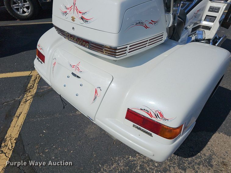 image for item NJ9842 1997 Honda Gold Wing Aspencade  motorcycle