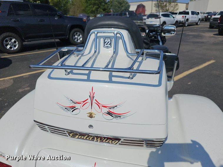 image for item NJ9842 1997 Honda Gold Wing Aspencade  motorcycle