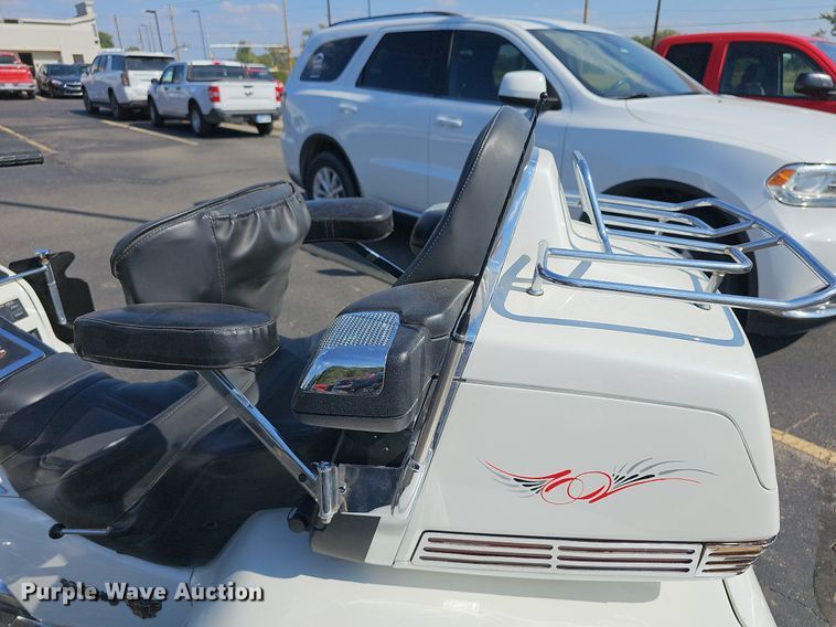 image for item NJ9842 1997 Honda Gold Wing Aspencade  motorcycle