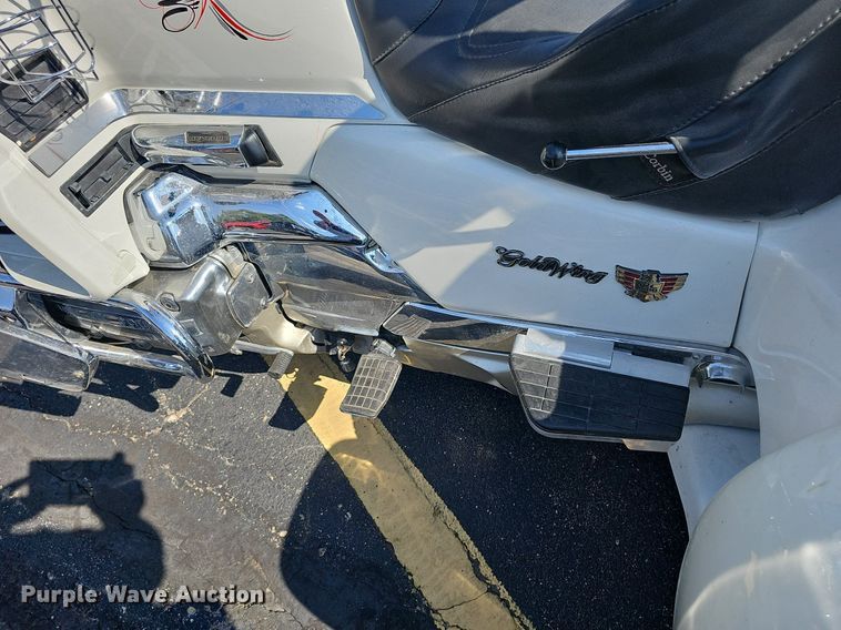 image for item NJ9842 1997 Honda Gold Wing Aspencade  motorcycle