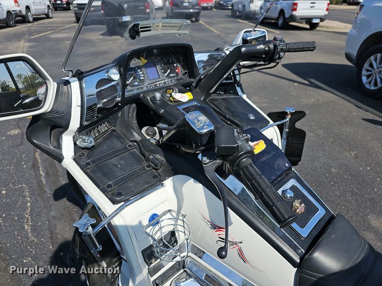 image for item NJ9842 1997 Honda Gold Wing Aspencade  motorcycle