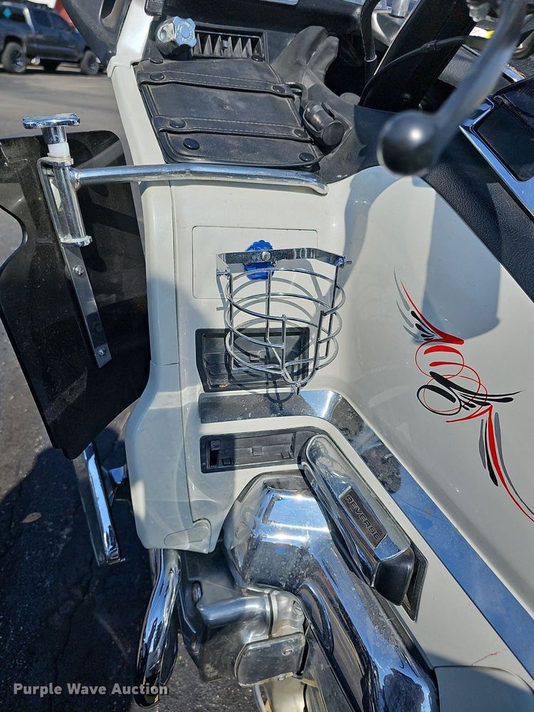 image for item NJ9842 1997 Honda Gold Wing Aspencade  motorcycle