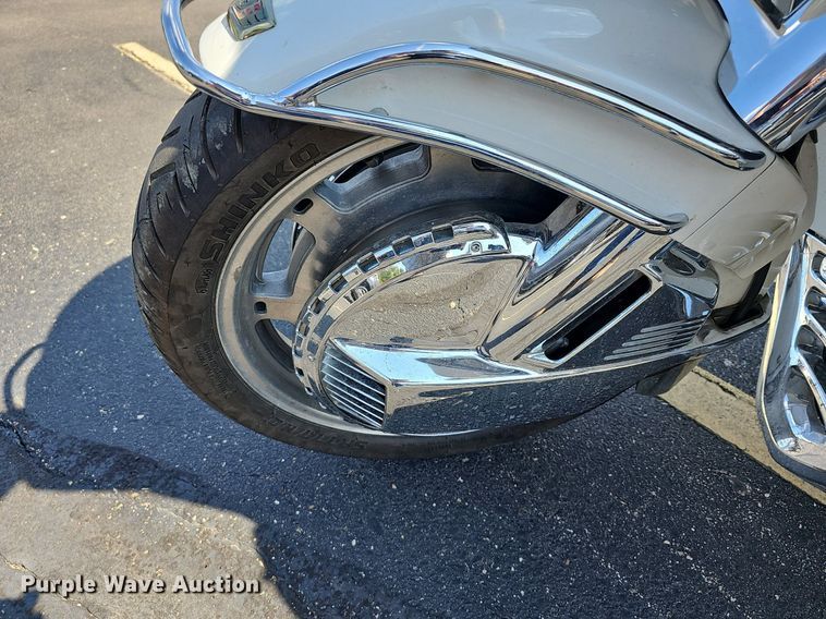 image for item NJ9842 1997 Honda Gold Wing Aspencade  motorcycle