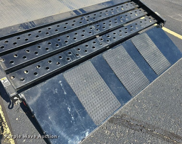 image for item NJ9843 2005 ShoreLand'r V-twin  motorcycle trailer