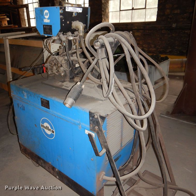 image for item NJ9865 Miller Intelliweld 650D  welder