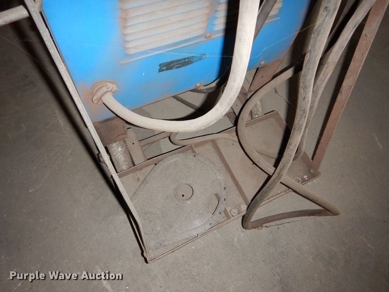 image for item NJ9865 Miller Intelliweld 650D  welder