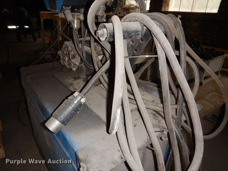 image for item NJ9865 Miller Intelliweld 650D  welder