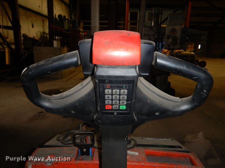 image for item NJ9875 Toyota 7HBW23  pallet jack