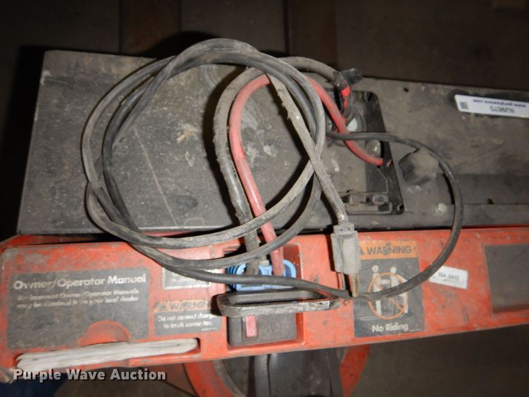 image for item NJ9875 Toyota 7HBW23  pallet jack