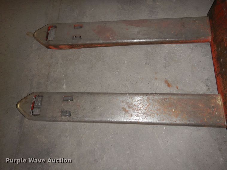 image for item NJ9875 Toyota 7HBW23  pallet jack