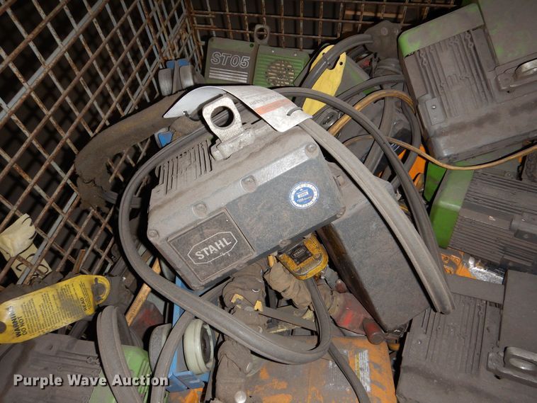 image for item NJ9876 Approximately 20 hoists