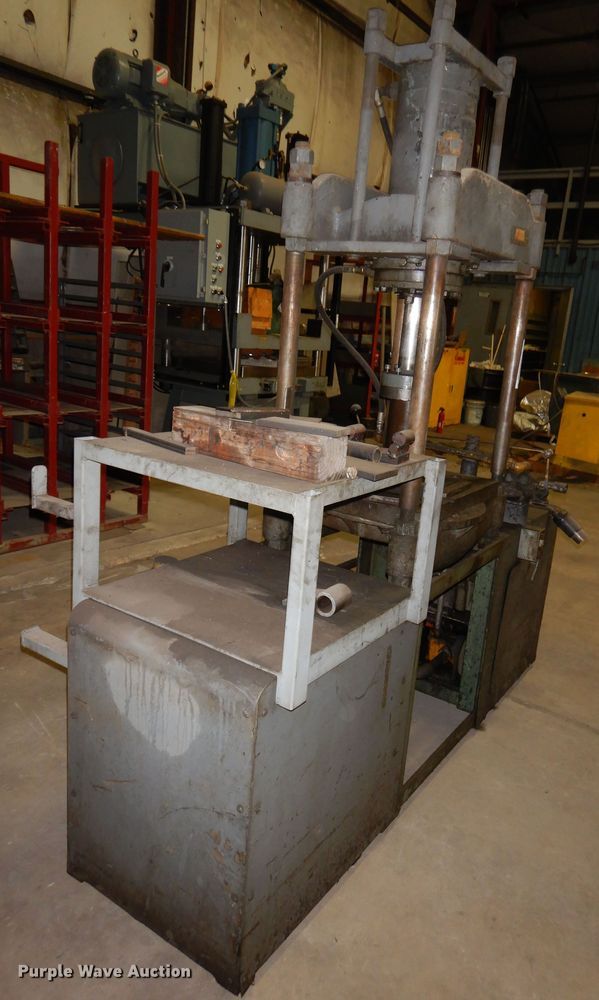 image for item NJ9882 Hydraulic press