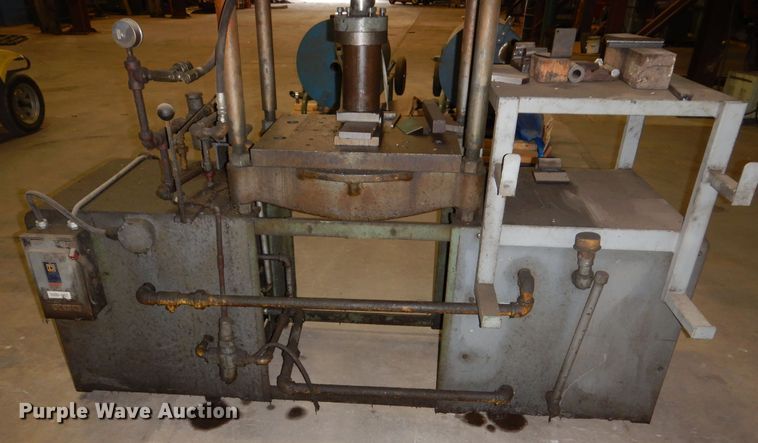 image for item NJ9882 Hydraulic press