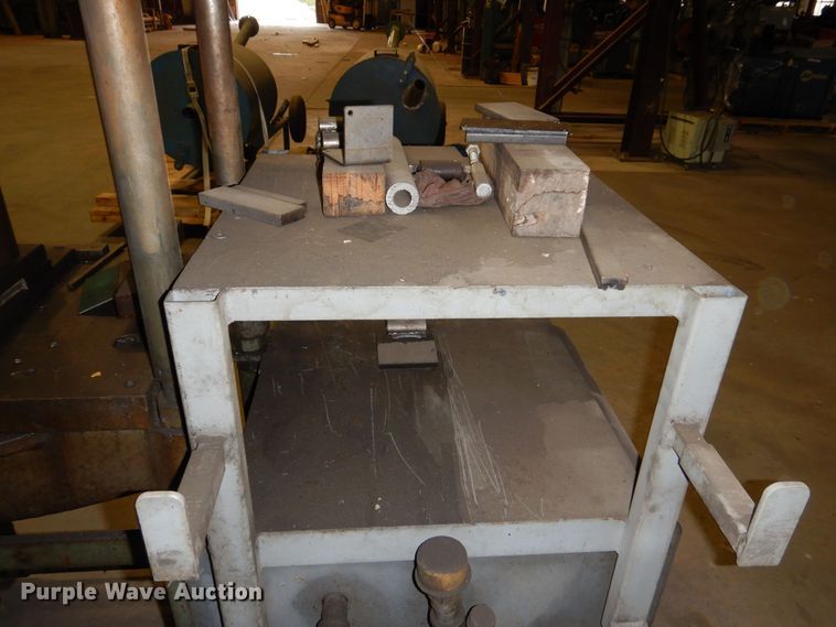 image for item NJ9882 Hydraulic press