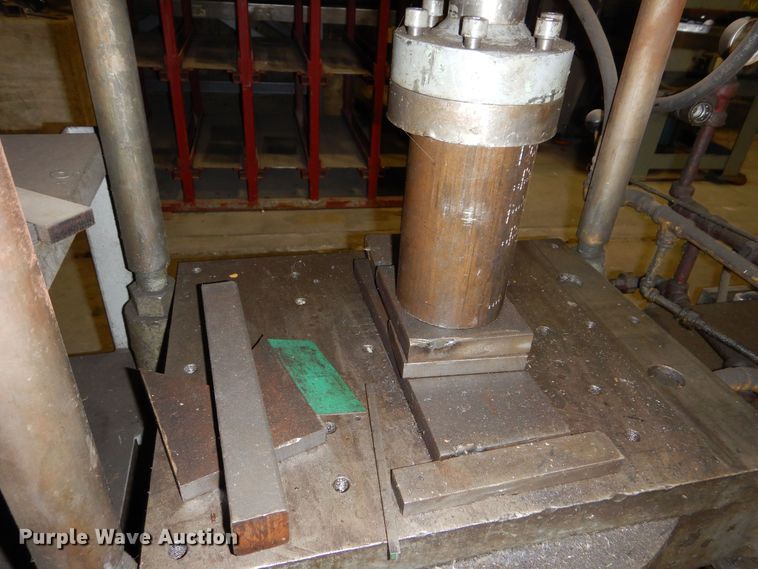 image for item NJ9882 Hydraulic press